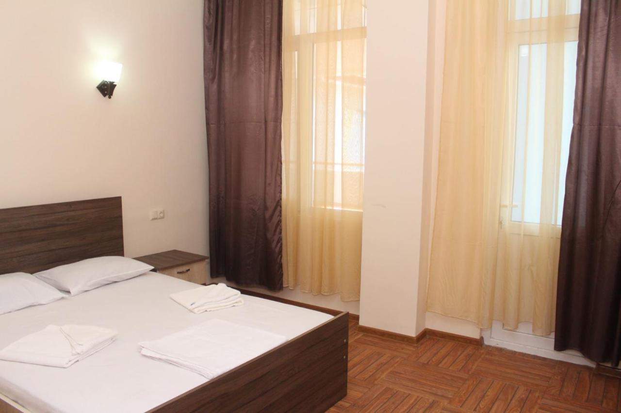 Hotel Nine Brothers Makhinjauri Buitenkant foto