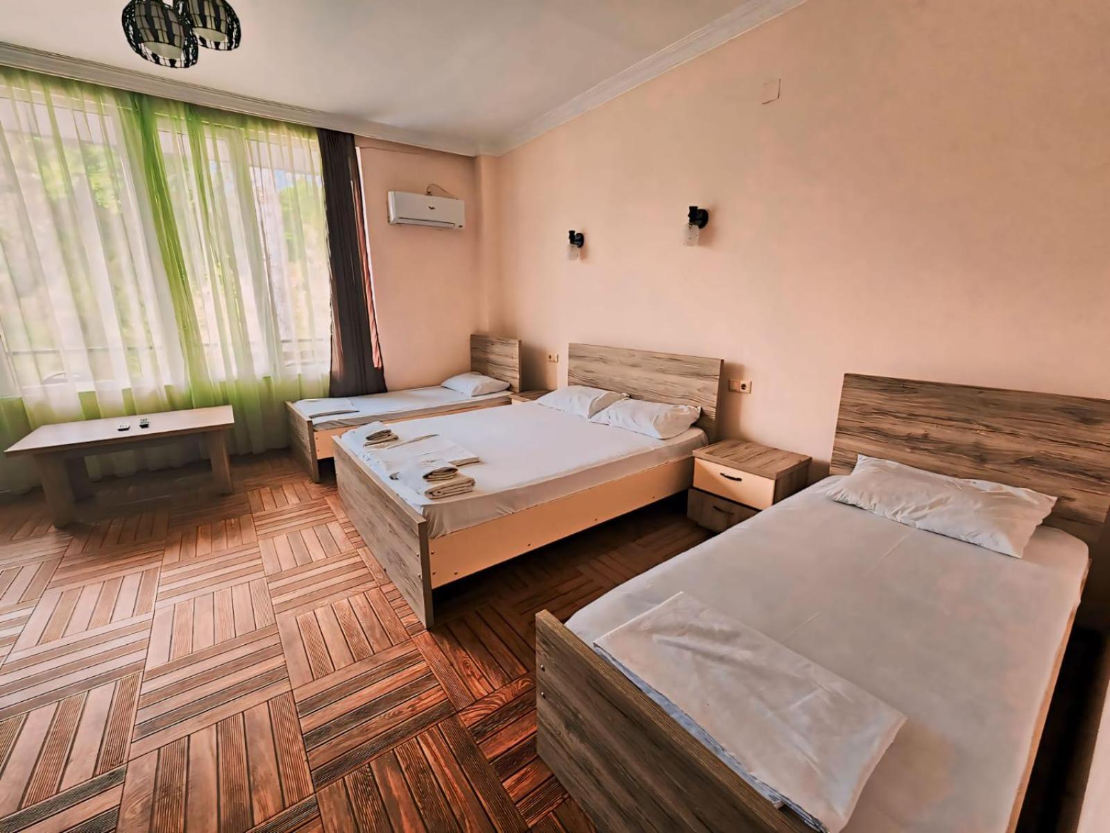Hotel Nine Brothers Makhinjauri Buitenkant foto